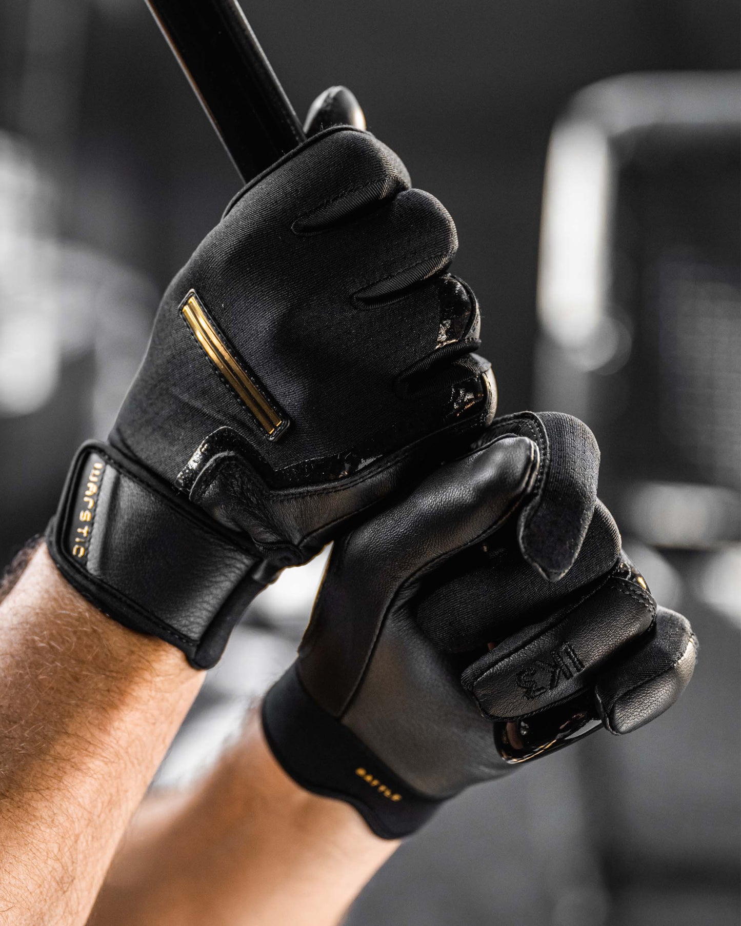 IK3 PRO SHORT CUFF BATTING GLOVES "BLACK"
