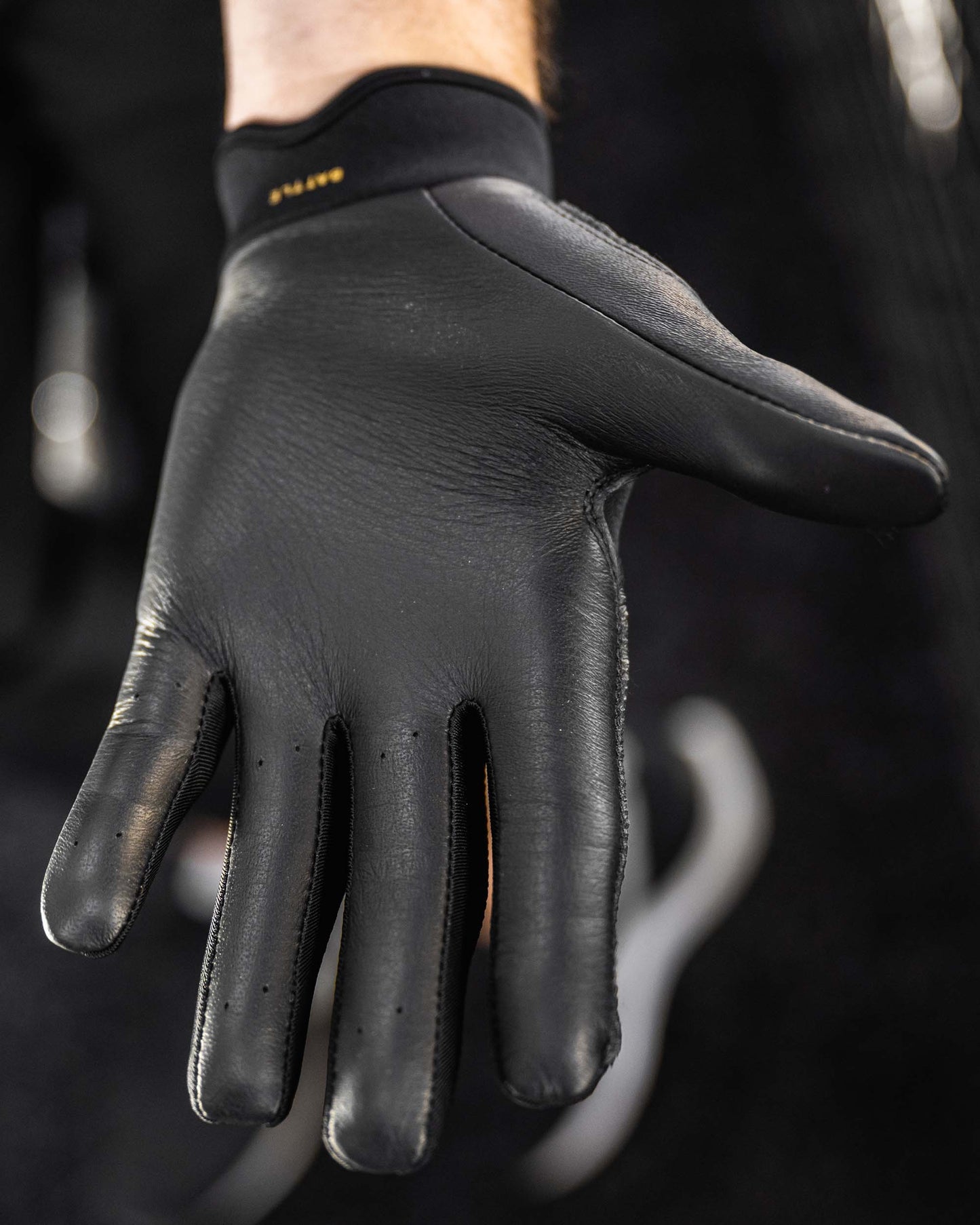 IK3 PRO SHORT CUFF BATTING GLOVES "BLACK"