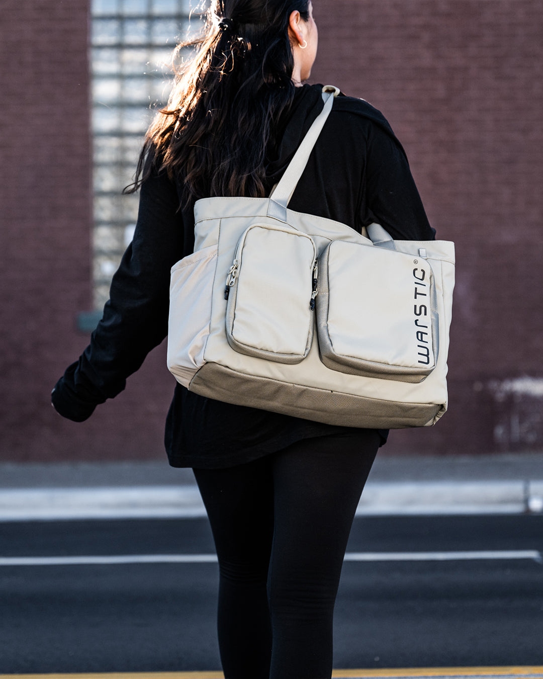 THE WAR TOTE (GUNNER GRAY)