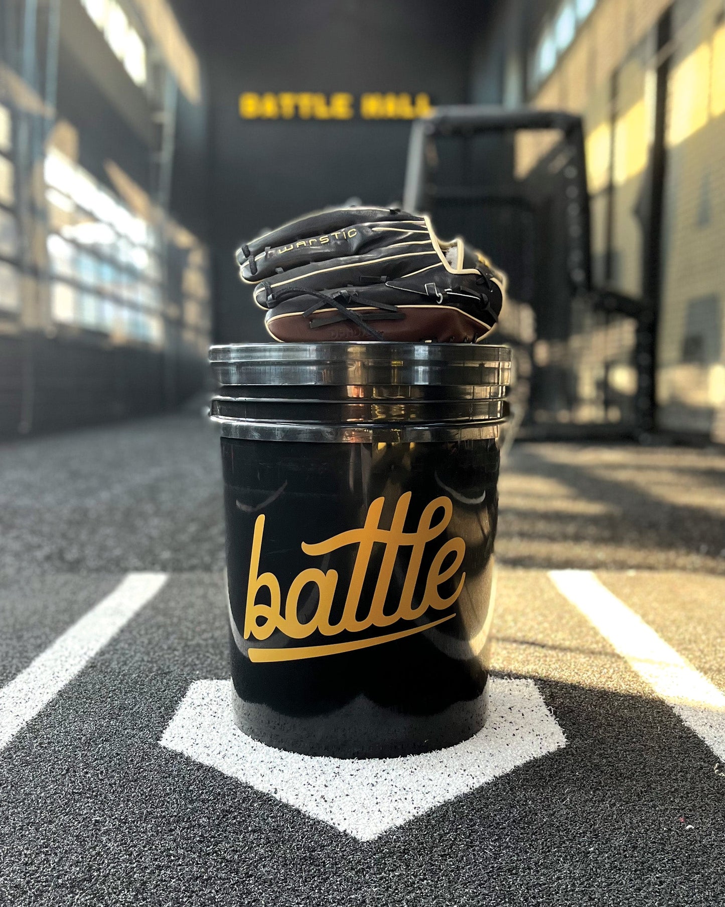 WARSTIC BATTLE BUCKET W/ PADDED SEAT